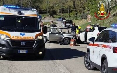 SCHIANTO FRONTALE SULLA STATALE 63: TRE FERITI, DUE GRAVI