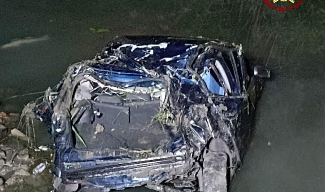 SCHIANTO IN A1. AUTO ESCE DI STRADA E FINISCE IN UN CANALE: DUE FERITI, UNO GRAVE