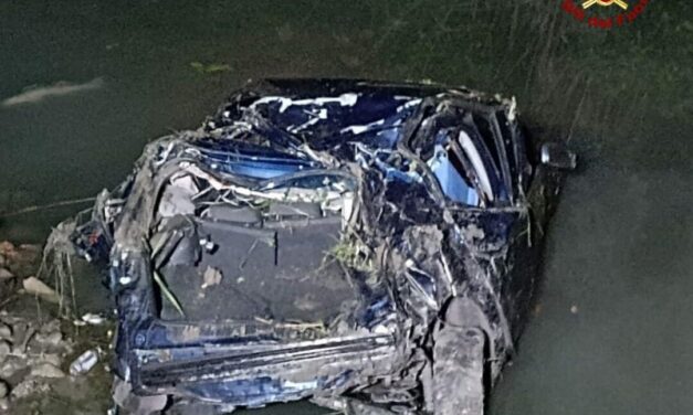 SCHIANTO IN A1. AUTO ESCE DI STRADA E FINISCE IN UN CANALE: DUE FERITI, UNO GRAVE