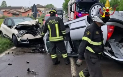 SCHIANTO TRA AUTO A ZURCO, UNA SI RIBALTA: FERITA 20ENNE E 53ENNE