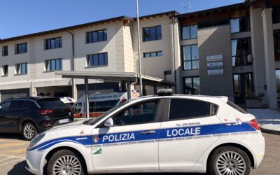 SI SDRAIA IN UFFICIO, POI AGGREDISCE AGENTE DELLA LOCALE: DENUNCIATO 23ENNE