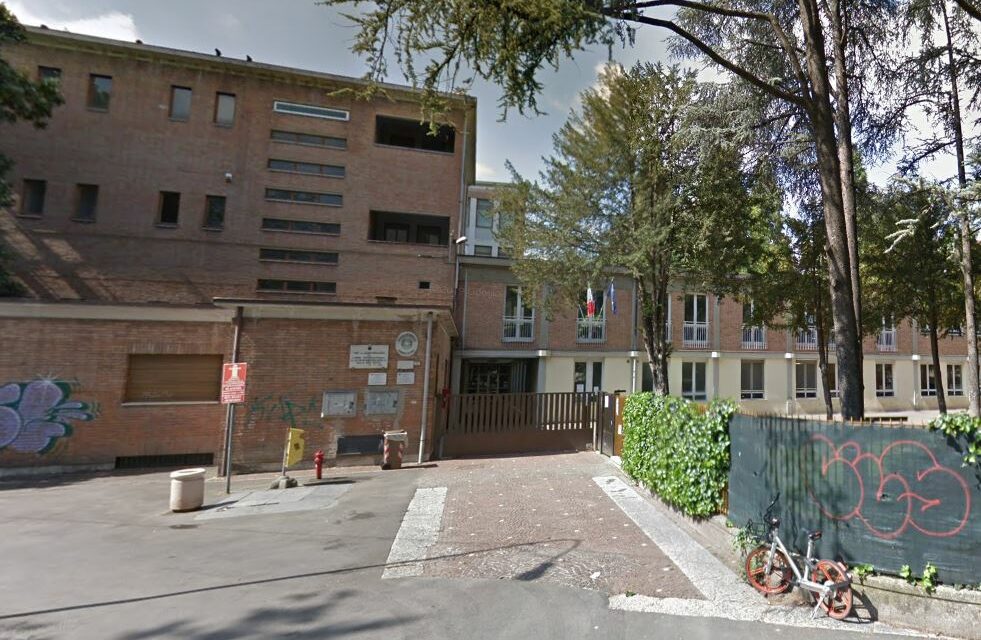 BAMBINO DI 11 ANNI PICCHIATO DA TEPPISTI A POCHI METRI DALLA SCUOLA ‘DA VINCI’