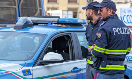 REGGIOLO. CAMIONISTA DI 61 ANNI COLTO DA MALORE IN AUTOBRENNERO ACCOSTA E MUORE