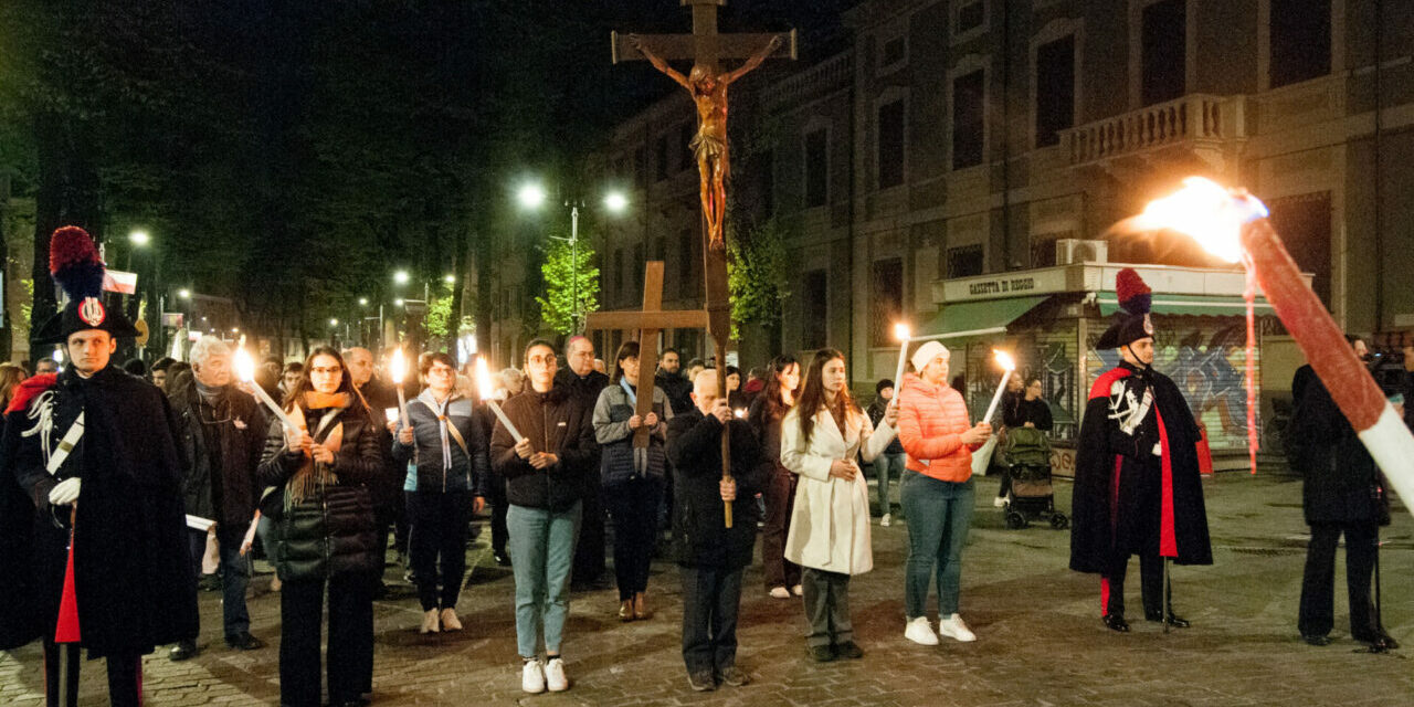 REGGIO, VENERDI’ LA VIA CRUCIS PARTE DALLA GHIARA GUIDATA DAL VESCOVO