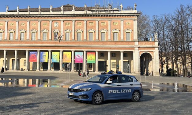 UN 24ENNE ERA PRONTO A SPACCIARE DAVANTI AL TEATRO VALLI, DENUNCIATO DALLA POLIZIA