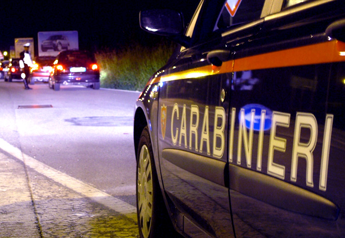 SU UN’AUTO RUBATA, FERMATI AL POSTO DI BLOCCO: DENUNCIATI