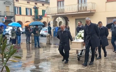 CHIESA GREMITA PER L’ADDIO A “TULU”