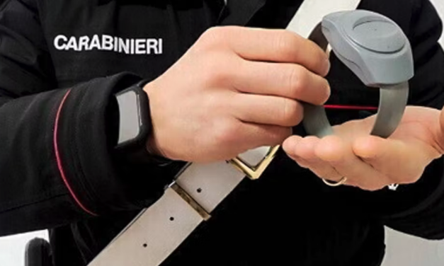 EX MARITO VIOLENTO, SCATTA IL BRACCIALETTO ELETTRONICO