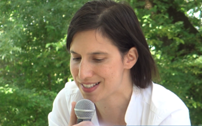 LA SCHLEIN IN VESTE DI LETTRICE STREGA IL PUBBLICO MA CON I MILITANTI QUALCHE COMMENTO POLITICO