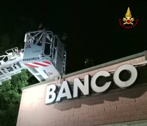 tentato assalto al bancomat banca Casalgrande
