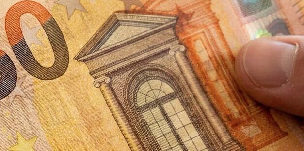 BANCONOTE FALSE PER PAGARE LA SPESA, UNA DENUNCIA