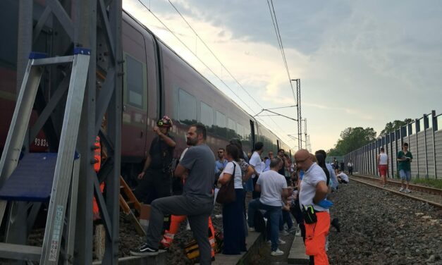 GUASTO AL TRENO, PASSEGGERI ‘ASSISTITI’ , IL TRENO E’ RIMASTO SENZA ARIA CONDIZIONATA
