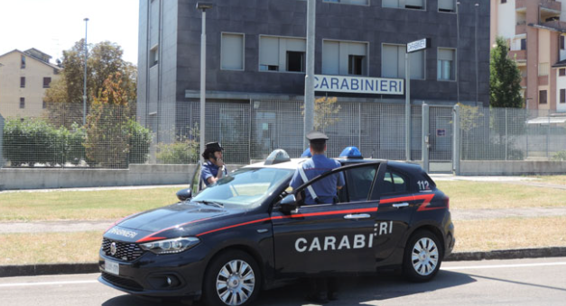 PIETRE CONTRO I CARABINIERI, ARRESTATO