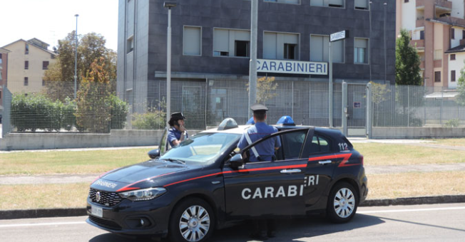 PIETRE CONTRO I CARABINIERI, ARRESTATO