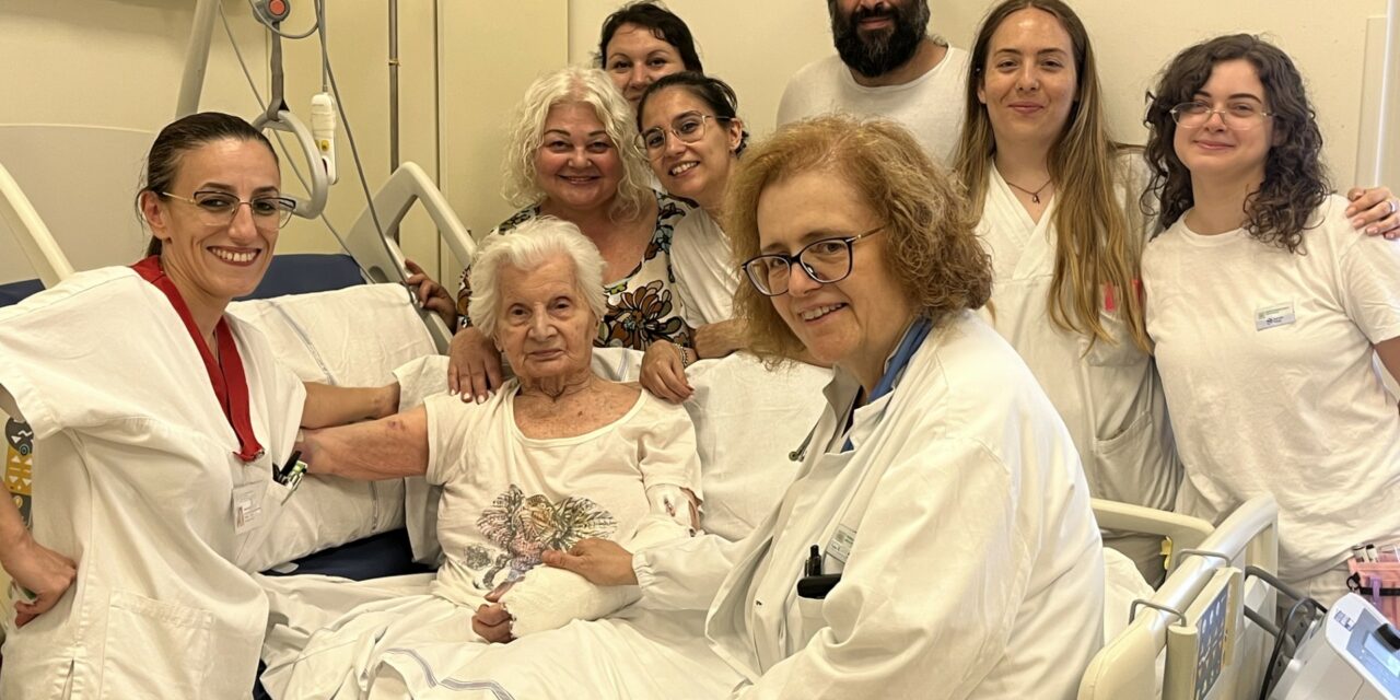 ANZIANA DI 104 ANNI TORNA A CAMMINARE DOPO INTERVENTO IN OSPEDALE A REGGIO