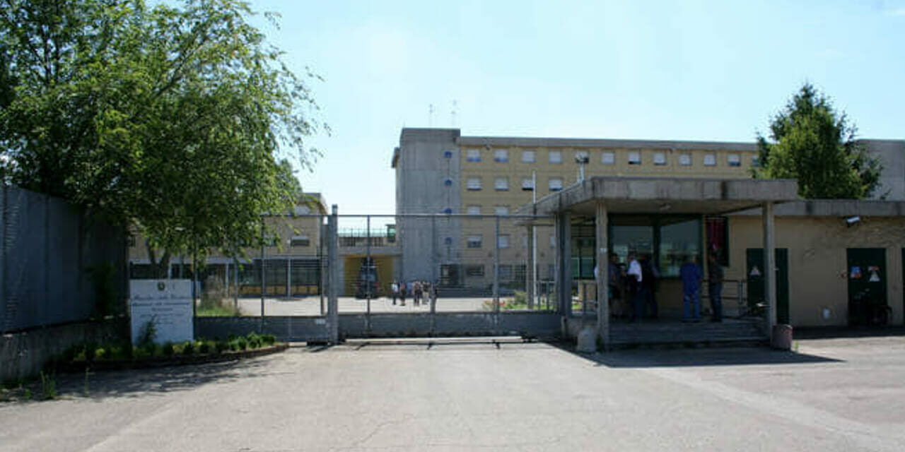 VIOLENZA IN CARCERE, DETENUTO FERISCE TRE AGENTI