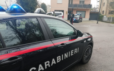 MINACCIA UN AUTOMOBILISTA CON UNA PISTOLA, 21ENNE DENUNCIATO