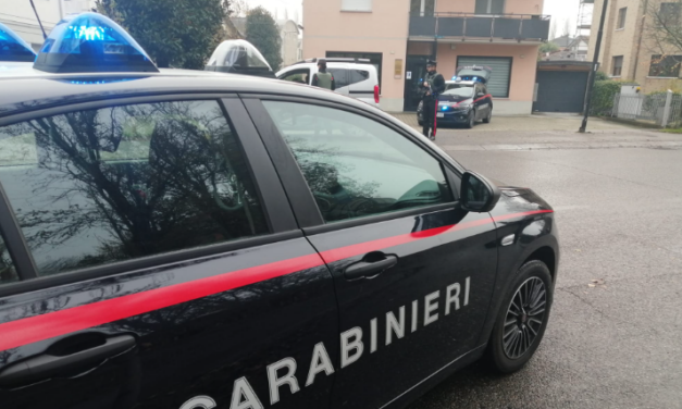 MINACCIA UN AUTOMOBILISTA CON UNA PISTOLA, 21ENNE DENUNCIATO 
