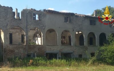 CROLLA IL PAVIMENTO DI UN CASOLARE ABBANDONATO, FERITO UN RAGAZZINO ( vedi servizio tg )