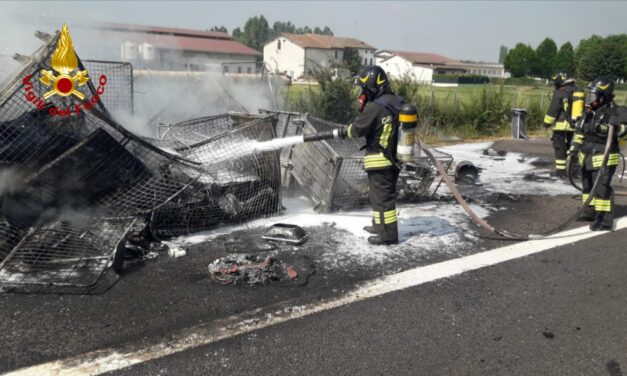 CAMION A FUOCO SULL’A1, CODE MA FORTUNATAMENTE NESSUN FERITO