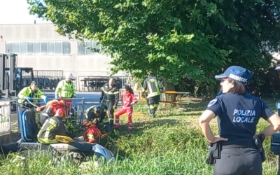 FINISCE CON L’AUTO IN UN CANALE, GRAVE 25ENNE