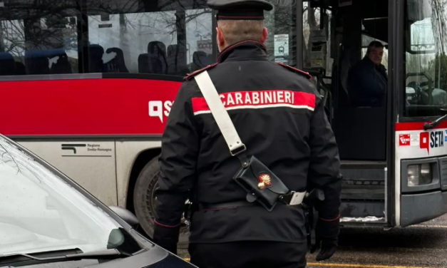MOLESTA SESSUALMENTE UNA PASSEGGERA SUL BUS, DENUNCIATO 29ENNE DEL MALI