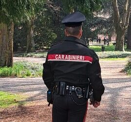 VIOLENTA LITE TRA SENZA TETTO DIVENTA RAPINA, UNA DENUNCIA