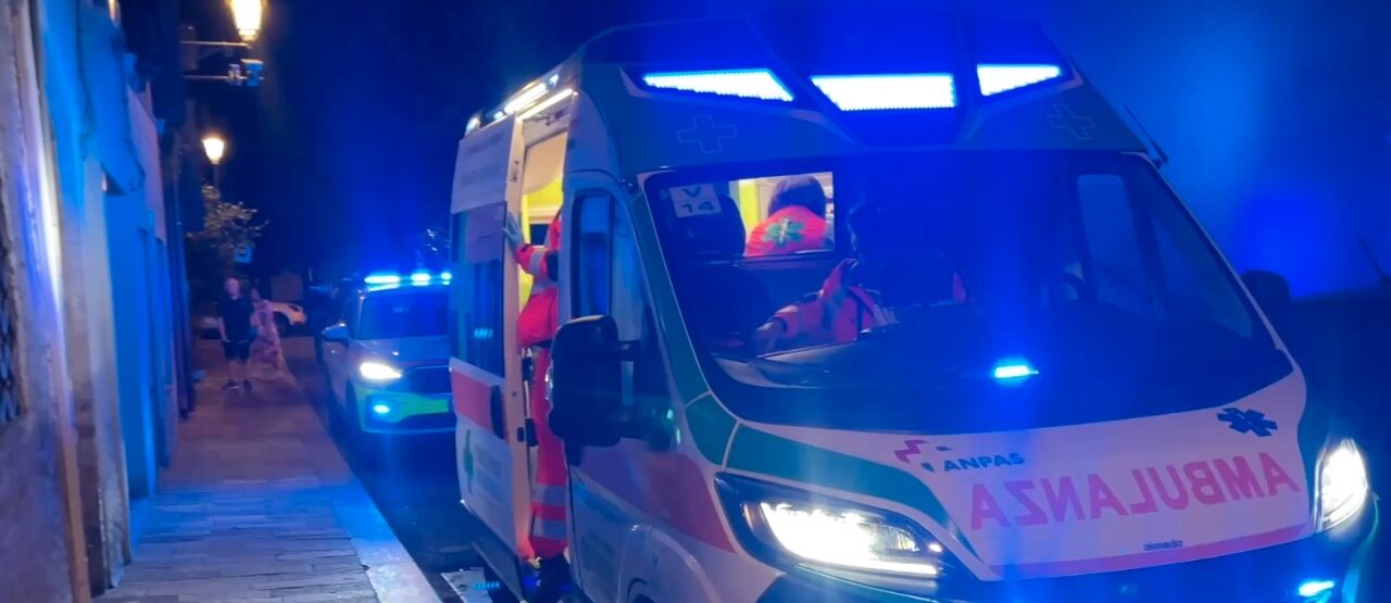 ACCOLTELLAMENTO IN CENTRO A REGGIO, UN FERITO