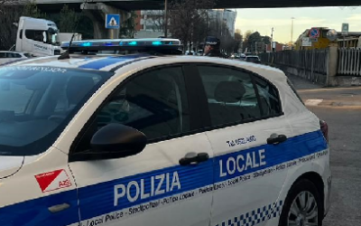 POLIZIA LOCALE, RICERCATO PER RAPINA SI COSTITUISCE IN VIA BRIGATA REGGIO