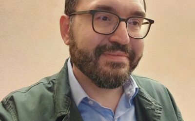 RUBIERA, GIOVANI SI BUTTANO SULL’AUTO DEL SINDACO