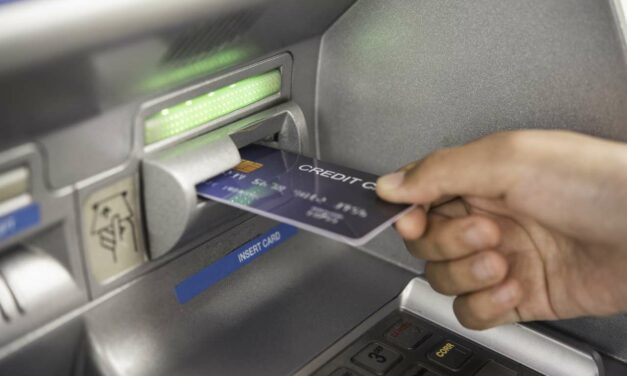 RUBA UNA CARTA DI CREDITO, DENUNCIATO MINORE