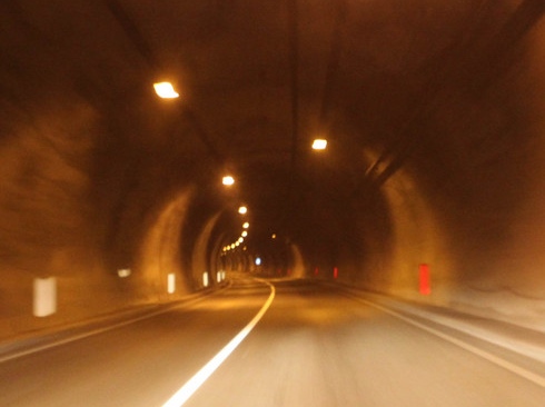 LA GALLERIA DEL SEMINARIO CHIUDE NOVE MESI. E’ POLEMICA. INAGIBILE ANCHE LA VECCHIA STRADA. SI CERCANO SOLUZIONI
