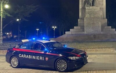 50ENNE REGGIANO SEMINA PANICO IN PIAZZA DELLA VITTORIA ARMATO DI COLTELLO, 18ENNE GLI SFILA L’ARMA ED EVITA IL PEGGIO