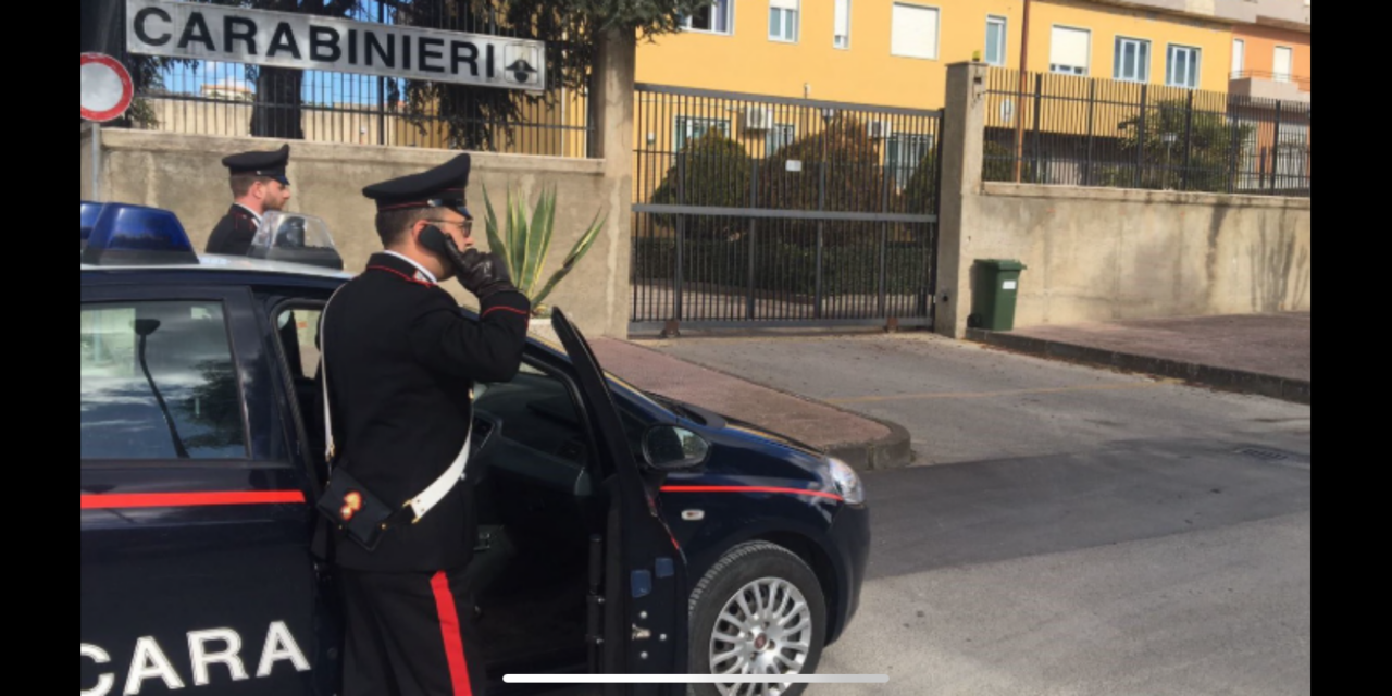GETTAVA FECI E OGGETTI CONTRO GLI ALTRI CONDOMINI. ARRESTATO