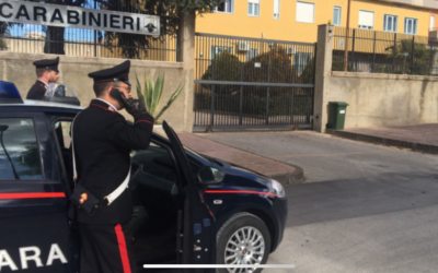 GETTAVA FECI E OGGETTI CONTRO GLI ALTRI CONDOMINI. ARRESTATO