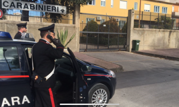GETTAVA FECI E OGGETTI CONTRO GLI ALTRI CONDOMINI. ARRESTATO