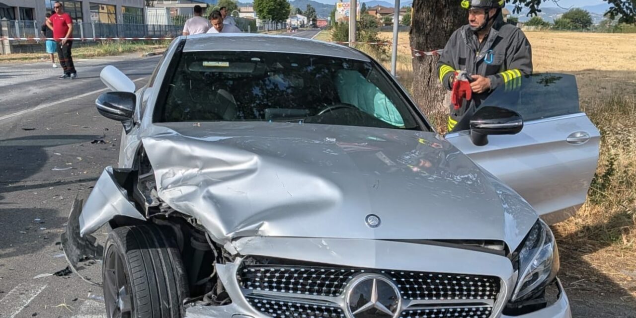 BIBBIANO, SCONTRO TRA DUE AUTO, FERITA UNA 36ENNE