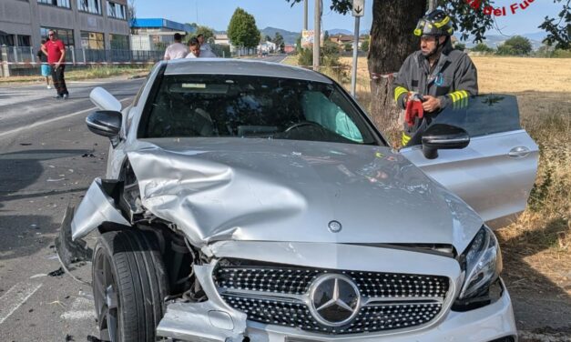 BIBBIANO, SCONTRO TRA DUE AUTO, FERITA UNA 36ENNE