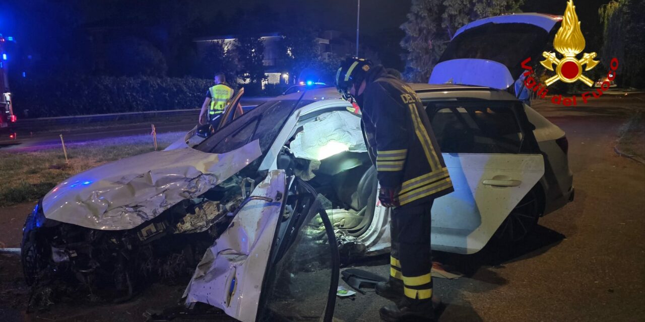 SCHIANTO TRA DUE VETTURE IN VIA CORRADO ALVARO A REGGIO, TRE FERITI