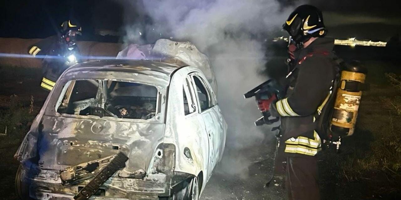 AUTO A FUOCO NELLA NOTTE A CORREGGIO, IPOTESI DOLO, INDAGINI IN CORSO