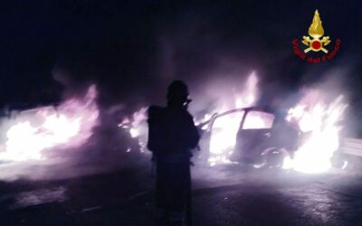 VIANO, AUTO SI SCONTRANO E S’INCENDIANO. SALVI I DUE AUTOMOBILISTI