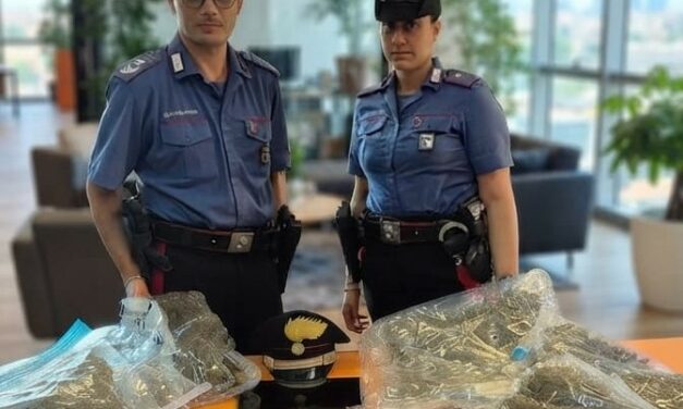 NASCONDEVA CHILI DI DROGA NELLA CASA DELLA MAMMA ALLETTATA, ARRESTATO