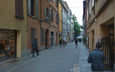 28ENNE MINACCIATA CON COLTELLO IN VIA PANCIROLI PER UNA RAPINA. IN FUGA I DUE MALVIVENTI
