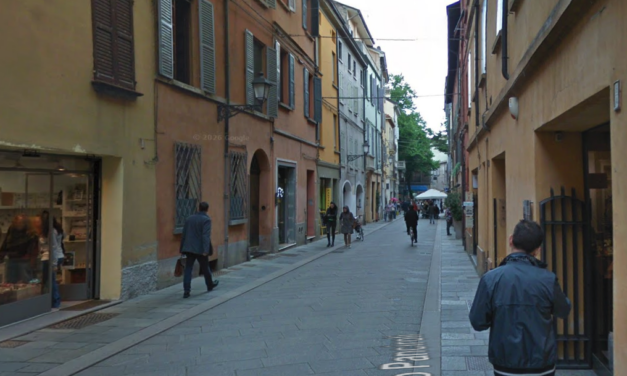 28ENNE MINACCIATA CON COLTELLO IN VIA PANCIROLI PER UNA RAPINA. IN FUGA I DUE MALVIVENTI