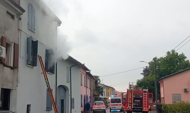 FIAMME IN CASA, USTIONI PER UNA PENSIONATA