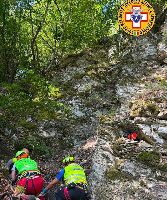 OPERAIO SCIVOLA IN UN CALANCO, SALVATO DAL SOCCORSO ALPINO
