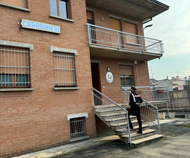 AVVENTORE DI UN BAR MINACCIA I CARABINIERI,  ARRESTATO