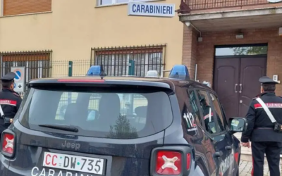 SASSI CONTRO IL TRATTORE DEL VICINO E CARRAIA BLOCCATA, DENUNCIATO UN 68ENNE
