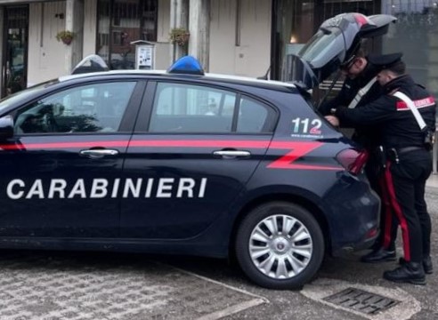 AGGREDISCE COLLEGA AL BAR, DENUNCIATO
