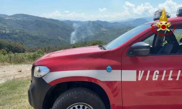 INCENDIO CANOSSA, SITUAZIONE SOTTO CONTROLLO MA SI LAVORERA’ TUTTA NOTTE